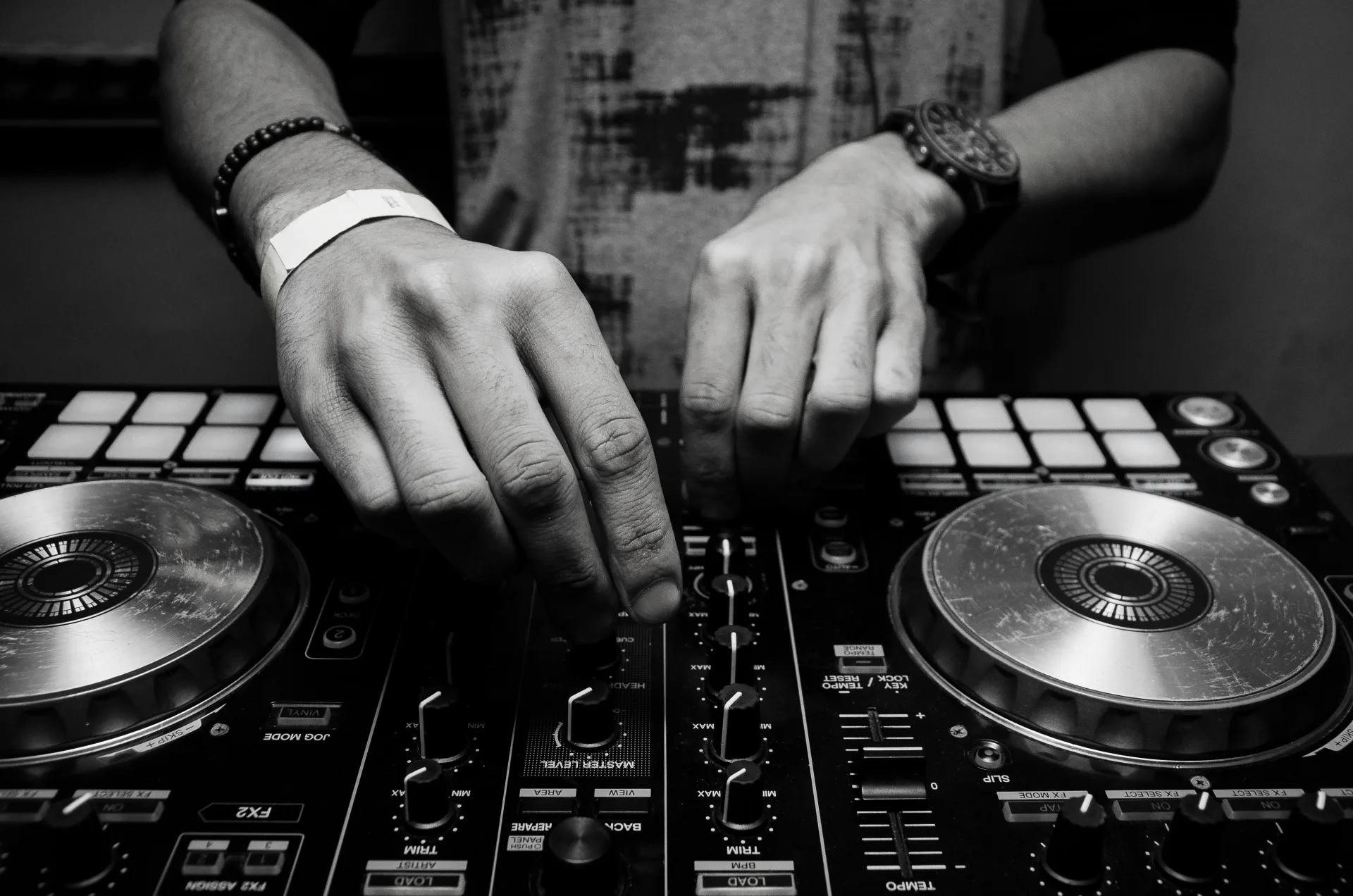 Estudiantes de DNA Music en cabina