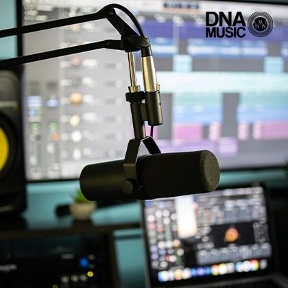 Microfono Pantalla Con Daw Computador Grabación Curso De Produccion Musical Dna Music